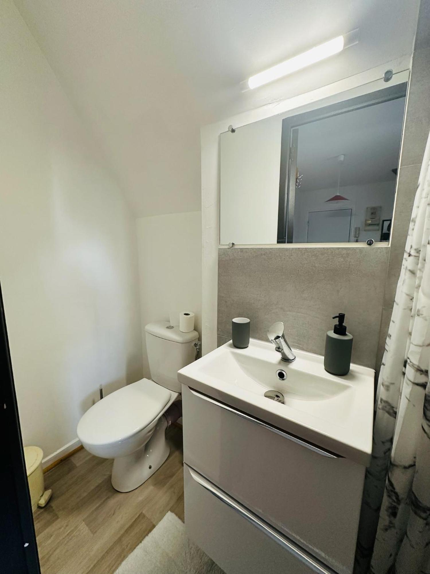 Studio 12 Proche Centre Ville Avec Wifi Parking Труа Экстерьер фото